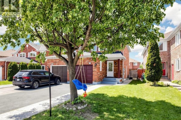16 Mount Fuji Crescent, Brampton, ON, photo 2
