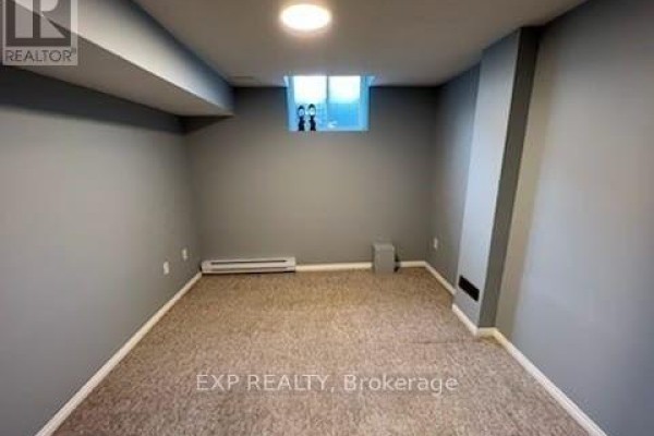 16 Oliti Court, Toronto, ON M9L3A3 Photo 3