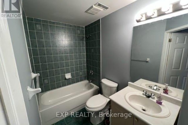 16 Oliti Court, Toronto, ON M9L3A3 Photo 4