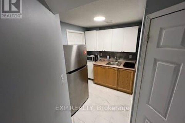 16 Oliti Court, Toronto, ON M9L3A3 Photo 5