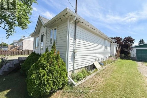 Bedroom 2 - 16 Ontario Street, Kapuskasing, ON P5N2J5 Photo 4