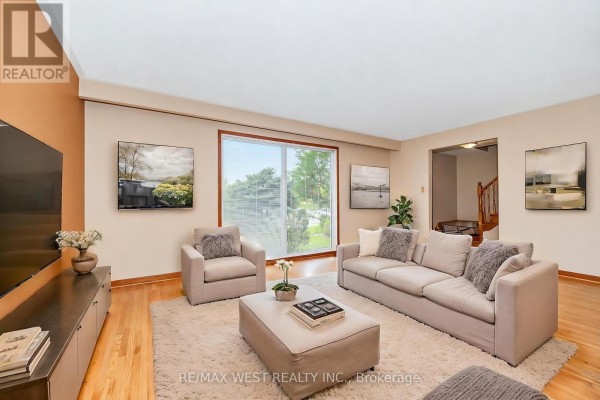 Kitchen - 16 Opal Court, Toronto, ON M9V3N3 Photo 3