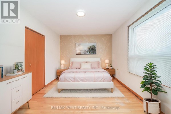 Primary Bedroom - 16 Opal Court, Toronto, ON M9V3N3 Photo 4