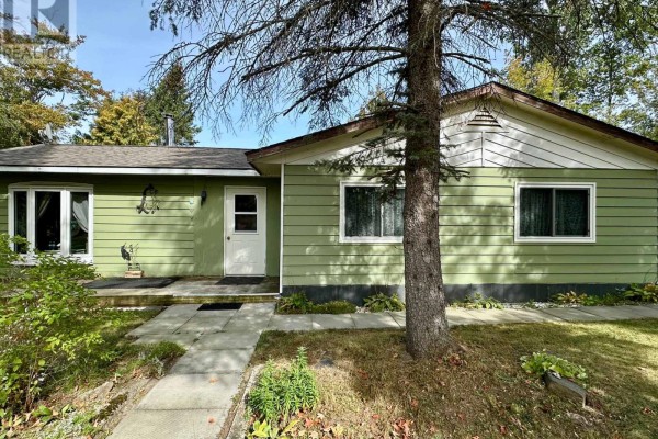 16 Peninsula Court, Trent Lakes, ON K0M1A0 Photo 2