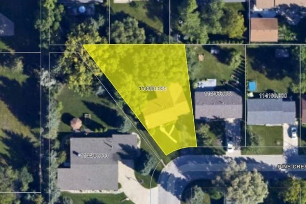 Aerial map view showing property boundaries highlighted in yellow. - 16 Pine Crescent, Steinbach