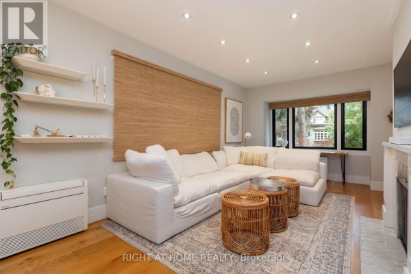 16 Pine Crescent, Toronto, ON M4E1L2 Photo 4