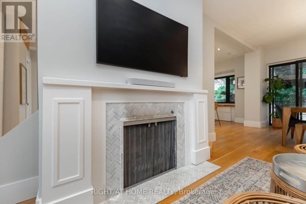 16 Pine Crescent, Toronto, ON M4E1L2 Photo 5