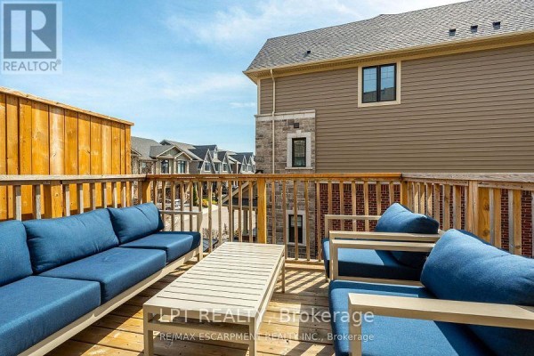 16 Place Polonaise Drive, Grimsby, ON, photo 2