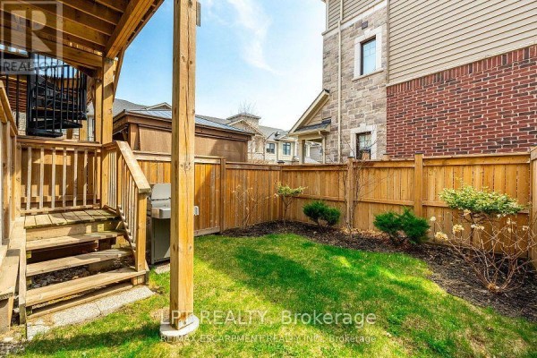 16 Place Polonaise Drive, Grimsby, ON, photo 3