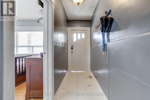 16 Pryor Avenue, Toronto, ON, photo 2