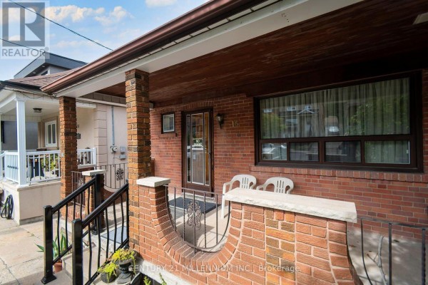 16 Rochdale Avenue, Toronto, ON M6E1X2 Photo 2