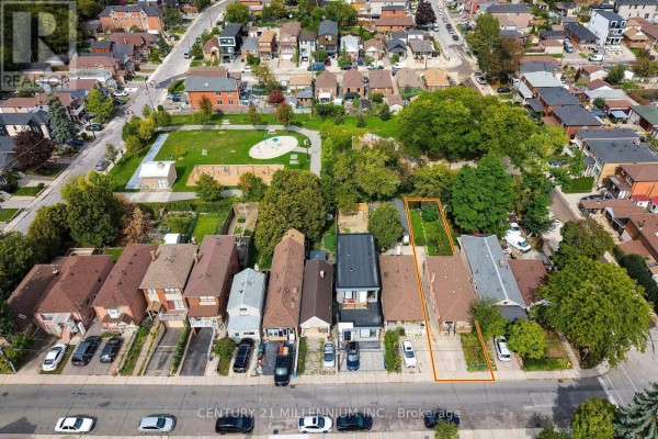 16 Rochdale Avenue, Toronto, ON M6E1X2 Photo 3