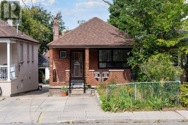 16 Rochdale Avenue, Toronto, ON M6E1X2 Photo 4