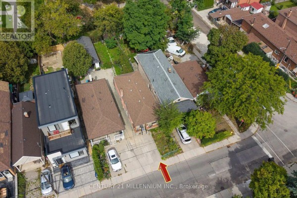 16 Rochdale Avenue, Toronto, ON M6E1X2 Photo 5
