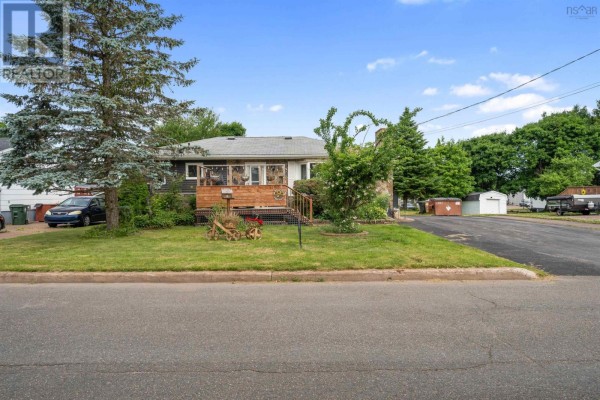 4pc Bathroom - 16 Rogers Avenue, Amherst, NS B4H2J7 Photo 4