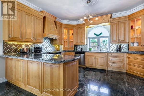 16 Rosegarden Drive, Brampton, ON L6P0E6 Photo 5