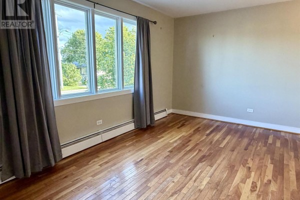 16 Rosewood Avenue, Glace Bay, NS, photo 2