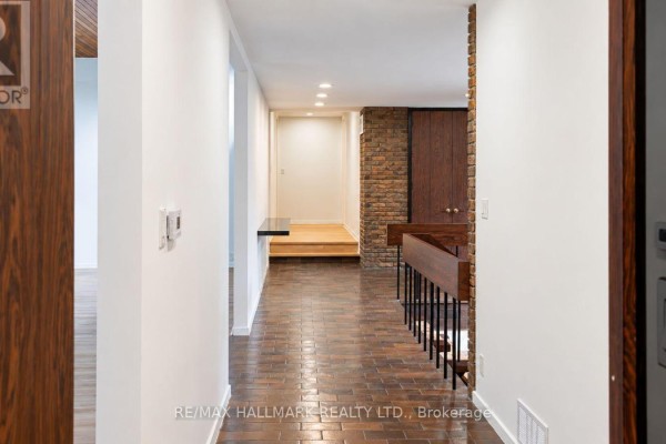 16 Royal Oak Drive, Toronto, ON, photo 3