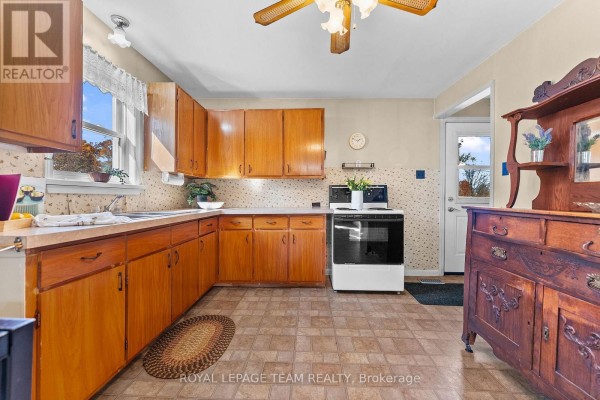 16 Royal Pines Road, North Algona Wilberforce, ON K0J1T0 Photo 5