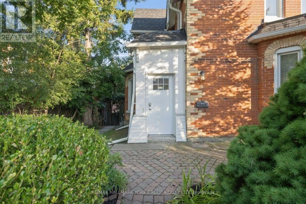 16 Scarboro Street, Mississauga, ON L4T1E4 Photo 4