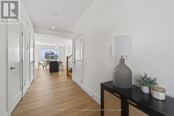 Great room - 16 Sheldabren Street, North Middlesex, ON N0M1A0 Photo 4