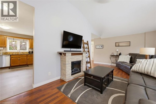 Family room - 16 Sixth Concession Road, Burford, ON N3R0B8 Photo 5