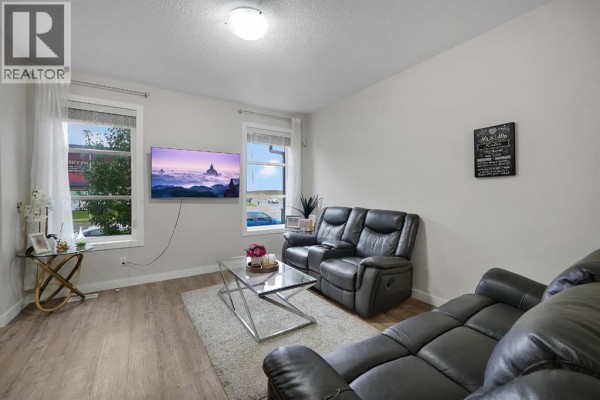 Living room - 16 Skyview Circle Ne, Calgary, AB T3N0V3 Photo 4