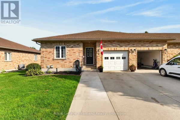 16 Somerset Street, South Huron, ON, photo 2