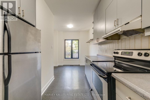 Kitchen - 16 St. James Court, Toronto, ON M4X1X4 Photo 3