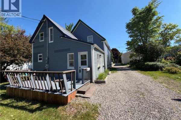Bath (# pieces 1-6) - 16 St. Michael Street, Miramichi, NB E1N2V7 Photo 2