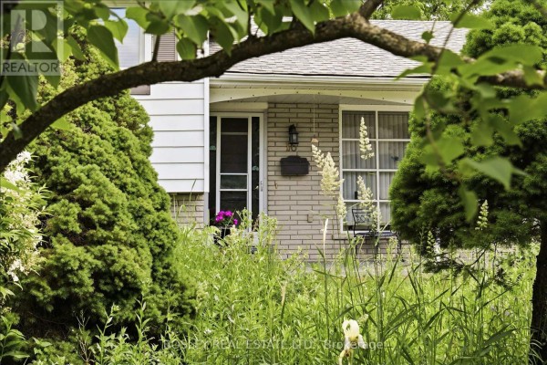 16 Steel Street, Barrie, ON, photo 3