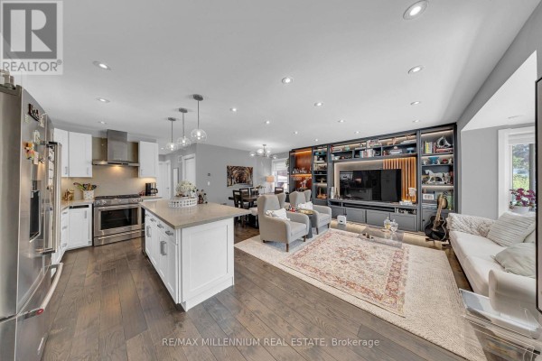 16 Sultana Avenue, Toronto, ON M6A1S8 Photo 4