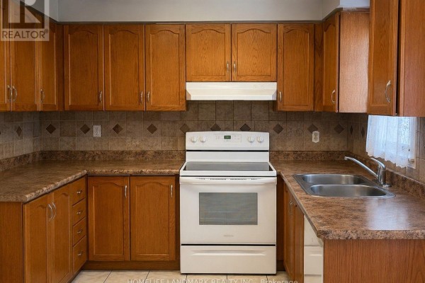 16 Torada Court, Brampton, ON L7A1H6 Photo 2