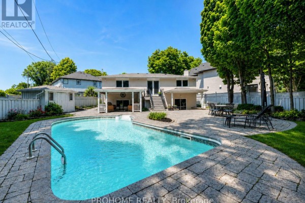 Swimming pool with patio furniture and outdoor dining - 16 Tuscay Court Markham