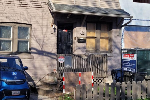 Kitchen - 16 Uxbridge Avenue, Toronto, ON M6N2Y2 Photo 3
