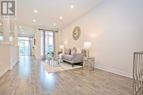 Family room - 16 Venture Avenue, Richmond Hill, ON L4S2P2 Photo 3