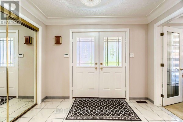 16 Vogue Court, Hamilton, ON, photo 3