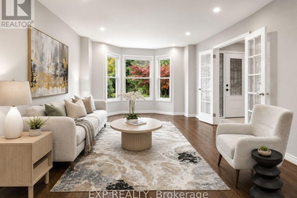 Family room - 16 Wainwright Avenue, Richmond Hill, ON L4C5R5 Photo 5