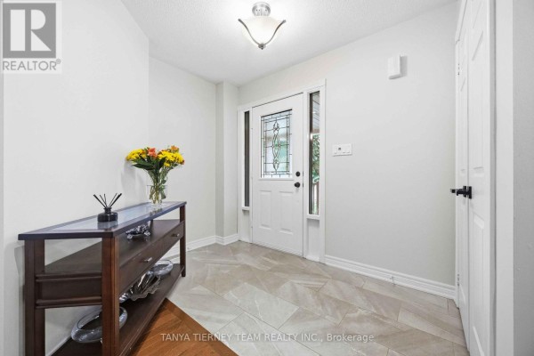 Kitchen - 16 Waring Avenue, Whitby, ON L1M1G4 Photo 5
