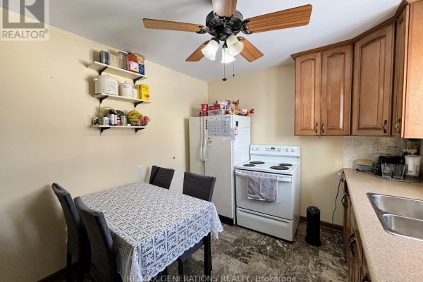 Kitchen - 16 Wenonah Drive, Manitouwadge, ON P0T2C0 Photo 3