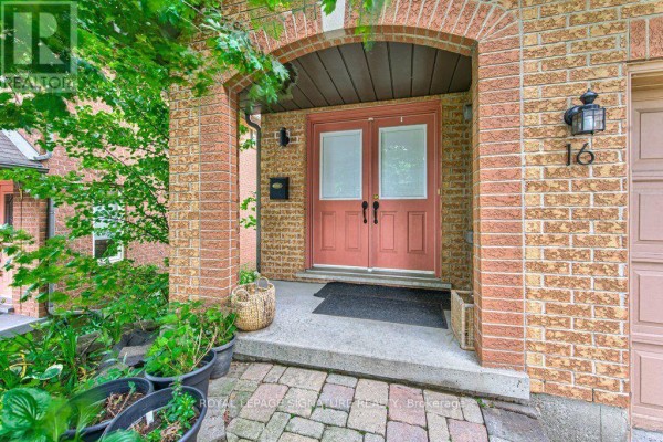 16 Westvillage Drive, Hamilton, ON, photo 3