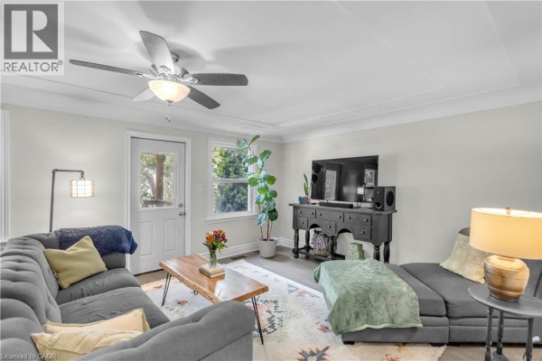 16 Wexford Avenue N, Hamilton, ON, photo 3