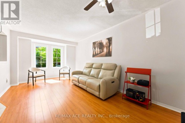 Primary Bedroom - 16 White's Hill Avenue, Markham, ON L6B1C1 Photo 5