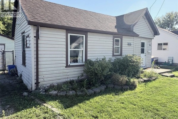 16 Wills Street, Wallaceburg, ON, photo 2