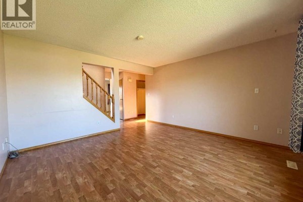 Kitchen - 16 Wood Drive, Whitecourt, AB T7S1R1 Photo 3