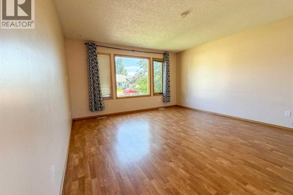 2pc Bathroom - 16 Wood Drive, Whitecourt, AB T7S1R1 Photo 4