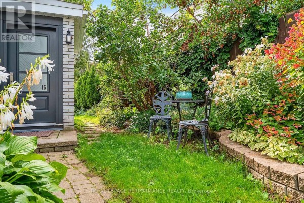 16 Woodmount Crescent, Ottawa, ON K2E5R1 Photo 5