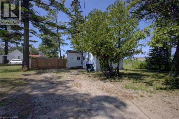16 Zoo Park Road, Wasaga Beach, ON, photo 2