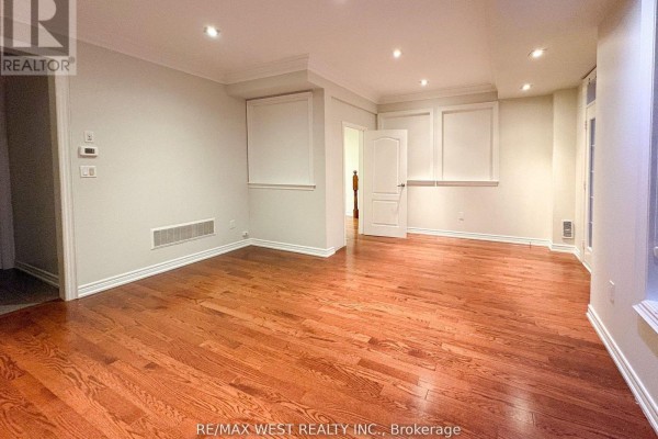 Kitchen - 160 Bob Yuill Drive, Toronto, ON M9M0B1 Photo 2