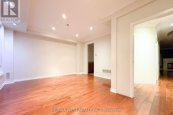 Foyer - 160 Bob Yuill Drive, Toronto, ON M9M0B1 Photo 3